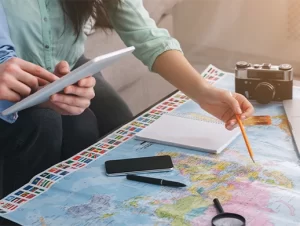 Foto de profissionais trabalhando no planejamento e gestão de destinos turísticos